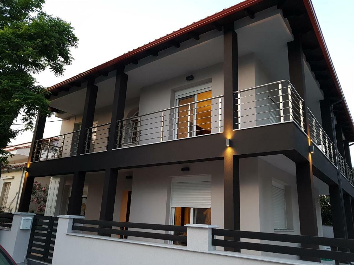 Fantastic Four Apartments Néoi Epivátai Esterno foto