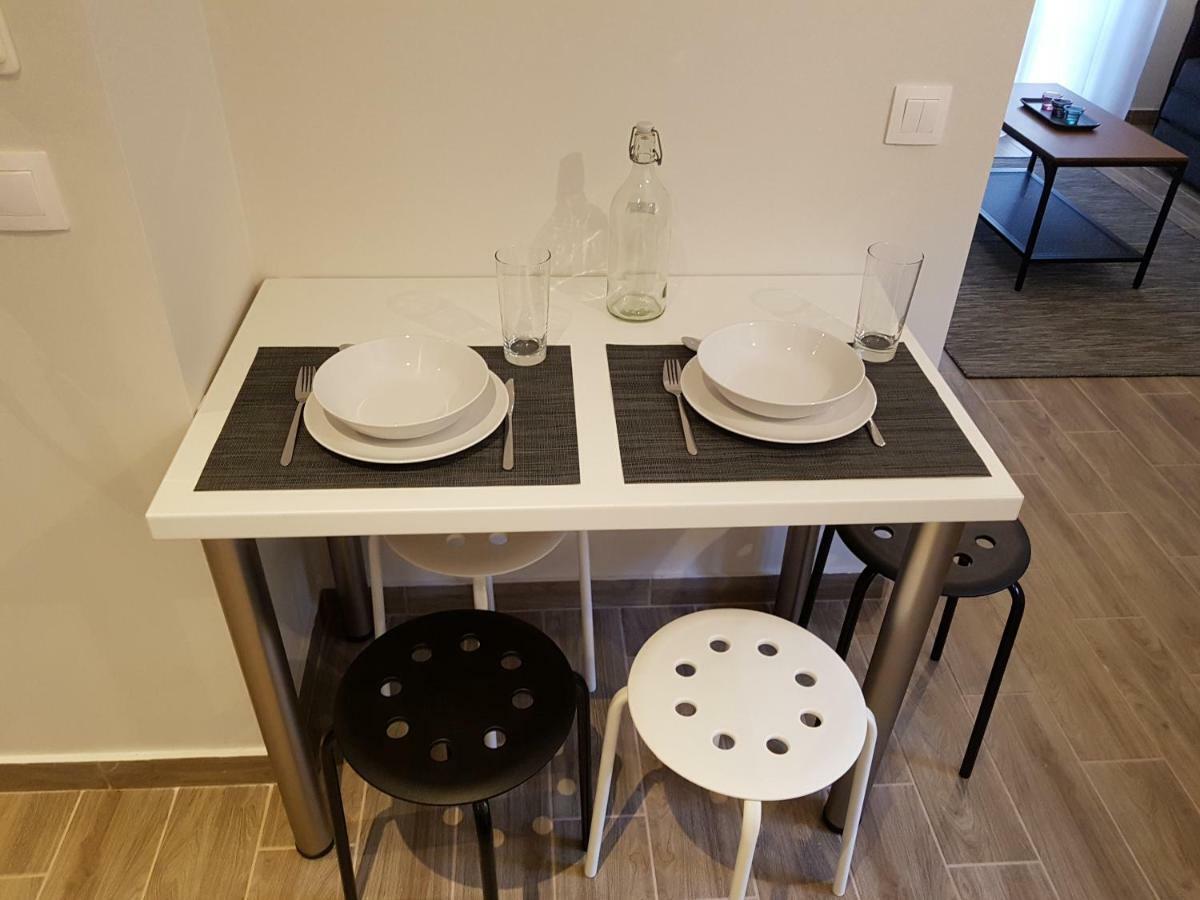 Fantastic Four Apartments Néoi Epivátai Esterno foto