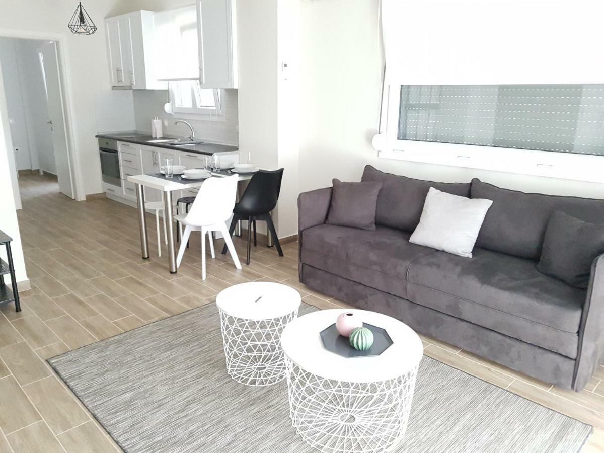 Fantastic Four Apartments Néoi Epivátai Esterno foto