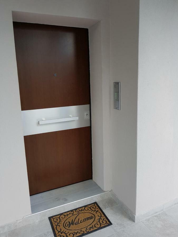Fantastic Four Apartments Néoi Epivátai Esterno foto